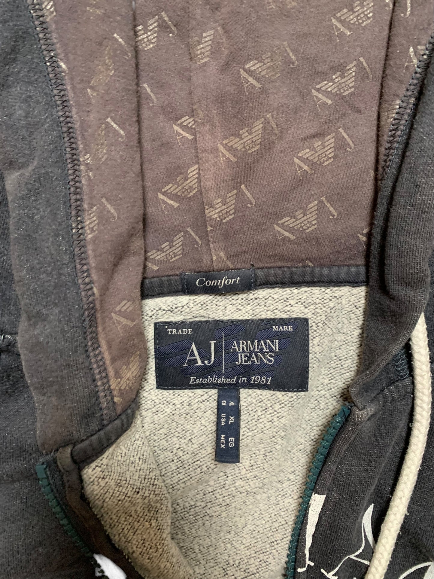 Armani jeans zip up hoodie (XL)