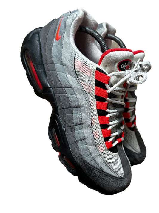 Nike 95s ‘Solar Red’ (8)